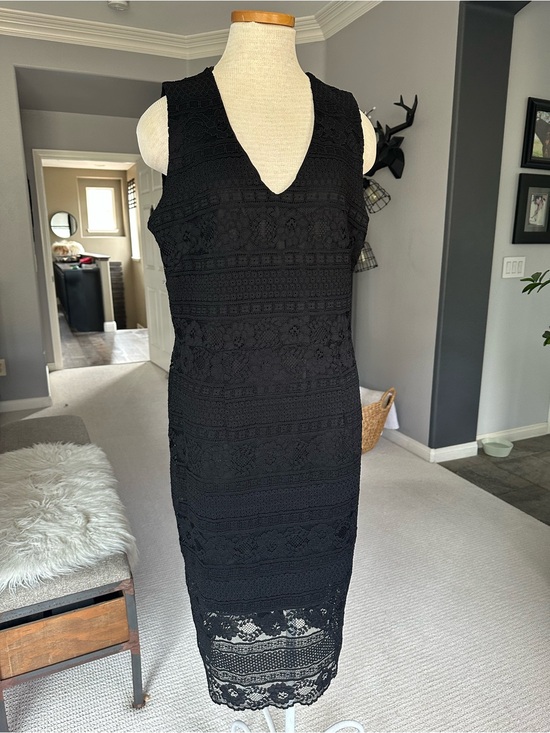 H&M Dresses & Skirts - H&M Black Lace Midi Dress with V-Neck, size large